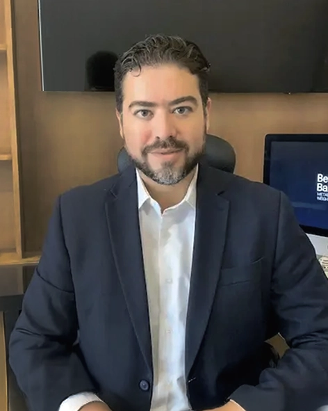 Dr. Luis Zavala - Experiencia y Certificaciones